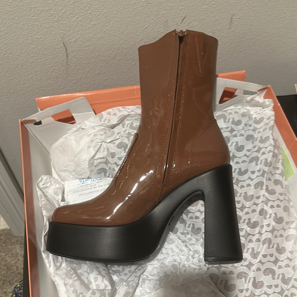 Gianni Bini Brown Heeled Boots